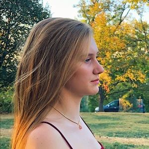 Meet your Posher, Elise